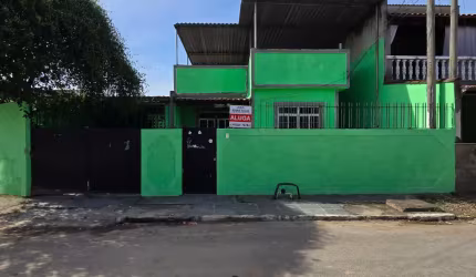 Linda Casa Independente com quintal, terraço, churrasqueira e garagem em Nova Iguaçu