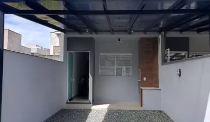 Casa para Venda em Balneário Piçarras, Itacolomi, 2 dormitórios, 1 suíte, 2 banheiros, 2 vagas