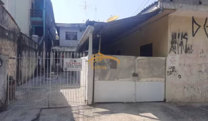 Terreno ótimo para construtores, saída para duas ruas, com declive para a rua Aristides Belini.