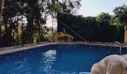 Casa em condomínio fechado, Barueri, com 3 dormitórios, sendo 1 suíte máster, 4 vagas de garagens, piscina.
