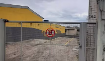 Prédio comercial com 6 salas e estacionamento para 10 carros, perto do Centro de Osasco