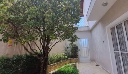 Casa para venda, Vila Campesina, Osasco, com 3 suítes, escritório, 4 vagas de garagem, quintal com churrasqueira.