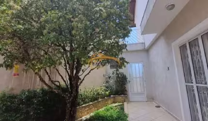 Casa para venda, Vila Campesina, Osasco, com 3 suítes, escritório, 4 vagas de garagem, quintal com churrasqueira.