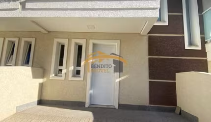 Sobrado condomínio fechado, Vila Osasco, com 2 dormitórios, 2 banheiros, 2 vagas de garagem e quintal privativo.
