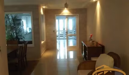 Sobrado à venda, Barueri, com 5 suítes, quintal com piscina, excelente localização.