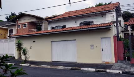 Imóvel bem localizado na City Bussocaba, com terreno de 359m², e área construída de 274m²