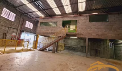 Galpão Industrial para locação em Barueri. 900 metros, 1 doca, escritório, plataforma elevatória, pé direito de 6 metros