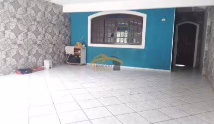 Sobrado venda 4 dormitórios, 2 suítes, cozinha planejada, quintal com churrasqueira, 4 Vagas de garagem. Jd. D'Abril