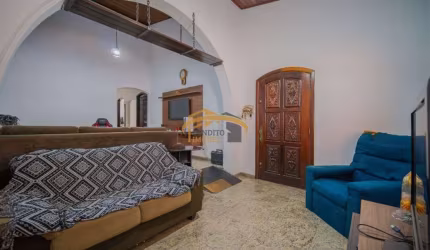 Casa a venda no Bela Vista com 4 dormitórios, sendo 2 suíte, 3 vagas de garagem cobertas, quintal