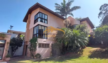 Sobrado à venda no City América, SP. Um lar com 3 suítes, piscina, jardim, cozinha gourmet. Espaço para viver momentos em família com conforto e paz.