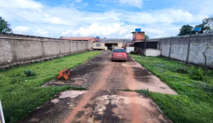 Vendo linda casa na rua 4 da 26 setembro