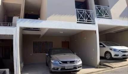 Sobrado de 140 m² em condomínio fechado na Vila Mazzei com 03 quartos (uma suíte) e duas vagas