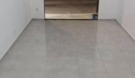Amplo espaço, reformado recentemente, 1 banheiro.