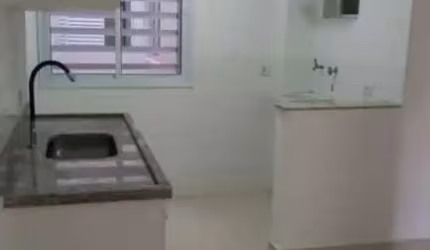 Apartamento térreo na Vila Mazzei para locação.