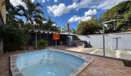 Casa com 2 quartos para alugar na Bueno Siqueira, 33, Universitário, Belo Horizonte por R$ 3.000