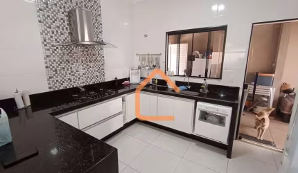 Casa com 3 dormitórios à venda, 150 m² por R$ 650.000 - Vergani - Pouso Alegre/MG