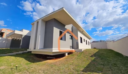 Casa com 3 dormitórios à venda, 211 m² por R$ 1.390.000 - Serra Morena - Pouso Alegre/MG