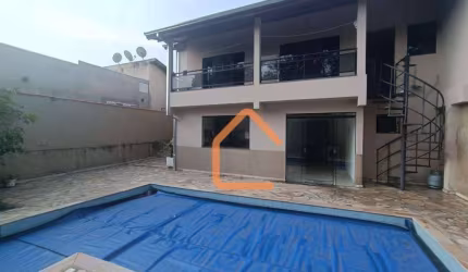 Casa com 3 dormitórios à venda, 240 m² por R$ 850.000 - Colinas de Santa Bárbara - Pouso Alegre/MG