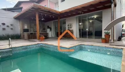 Casa com 3 dormitórios à venda, 317 m² por R$ 1.100.000 - Ibirá - Pouso Alegre/MG
