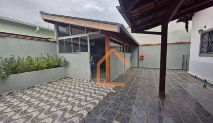 Casa com 3 dormitórios à venda, 193 m² por R$ 800.000,00 - São Carlos - Pouso Alegre/MG