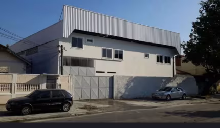 Aluga se galpao