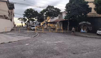Vendo uma excelente casa longe de comunidades
