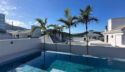 Casa alto padrão no bairro Pedra Branca com 3 dormitórios (1 suíte)