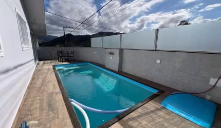 Casa com área gourmet de respeito mais piscina no Jardins - Palhoça
