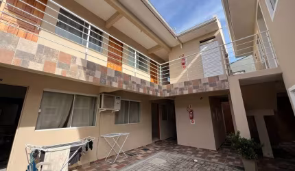 Prédio com 12 kitnetes e 2 apartamentos em Palhoça