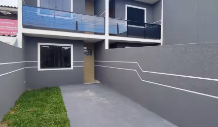 Sobrado com varanda e jardim em Curitiba, Sítio Cercado - Oportunidade única!