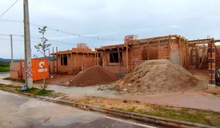 BELA CASA COM EXCELENTE ACABAMENTO LOCALIZADA EM ARAUCARIA