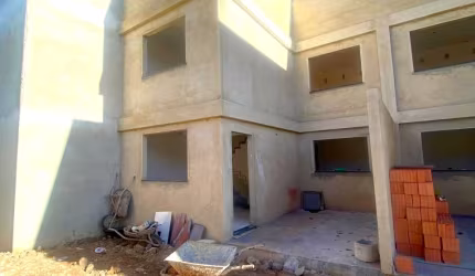 EXCELENTE SOBRADO EM CONDOMINIO LOCALIZADO NO SITIO CERCADO