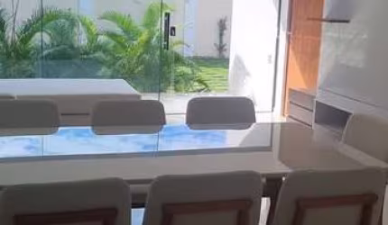 Imperdível apartamento de 2 quartos no Centro de Porto Seguro-BA, com suíte, 2 banheiros, garagem e 106m² de conforto.