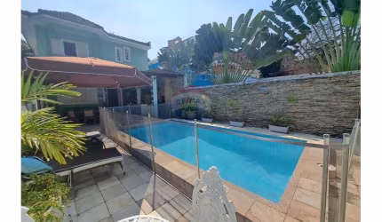 Excelente casa em condomínio tradicional  , localizado  na estrada de jacarépagua
