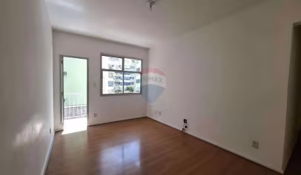 Aluguel de apartamento 02 quartos com dependência - Rua Ituverava- Anil.