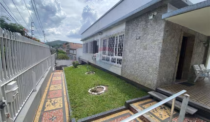 'Casa dos Sonhos em Jacarepaguá – 5 Quartos e Jardim'