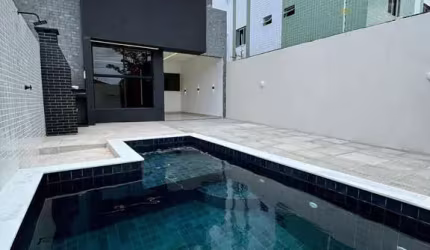 BELISSIMA CASA COM 3 QUARTOS, SOLTA E 3 VAGAS DE GARAGEM  NO COLIBRIS