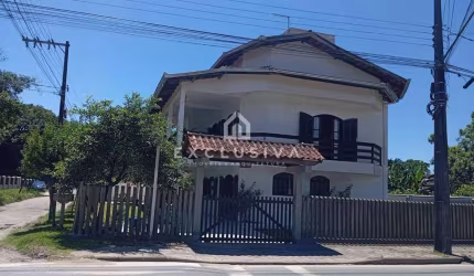 Sobrado com 6 quartos - Itapoá