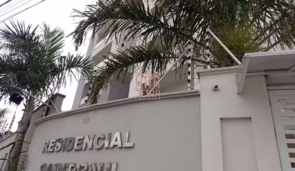 Apartamento com 2 dormitórios à venda, 70 m²