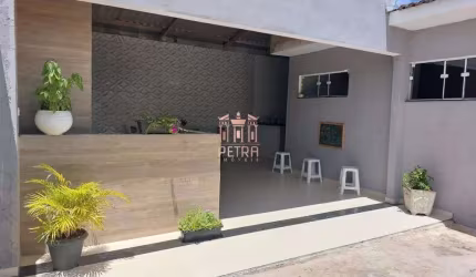 Casa com 2 dormitórios à venda, 135 m²