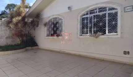 Casa com 3 dormitórios à venda, 240 m²