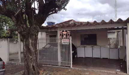 Casa com 2 dormitórios à venda, 193 m²