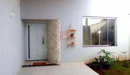 Casa com 3 dormitórios à venda, 110 m²