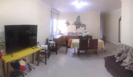 Melhor Térreo, 03 Quartos sendo 01 Suíte, DCE, 02 Vagas, Casa Caiada a 100m Praia