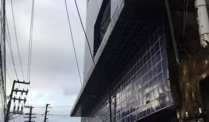 Prédio/Ponto Comercial 300m2, 05 Casas + 02 Lojas, Troco em Carro ou Imóvel Até 150mil