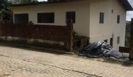 Ótimas 02 Casas em Chá de Cruz na Principal a 500 da Estrada de Aldeia, Aceito Carro