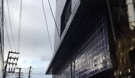 Prédio/Ponto Comercial 300m2, 05 Casas + 02 Lojas, Troco em Carro ou Imóvel Até 150mil