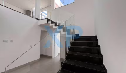 Cobertura à venda em Divinópolis-MG, bairro Manoel Valinhas: 3 quartos, 1 suíte, 2 banheiros, 2 vagas, 195m² de área. Luxo e requinte!