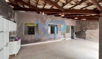 Casa à venda em Divinópolis-MG, bairro Tietê! 3 quartos, sala, banheiro, 4 vagas de garagem, 80m² - Imperdível!