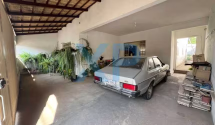 Imperdível oportunidade de casa à venda no bairro Santa Tereza em Divinópolis-MG: 3 quartos, 1 suíte, 1 sala, 1 banheiro, 2 vagas de garagem, 194m².